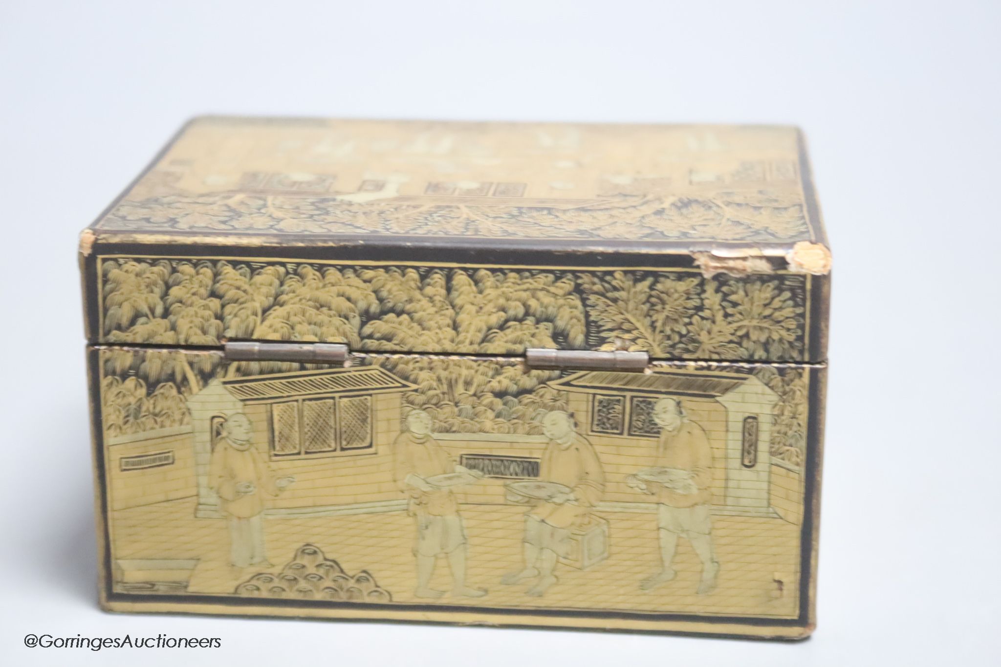 A Chinese gilt decorated lacquer box, 9.5cm